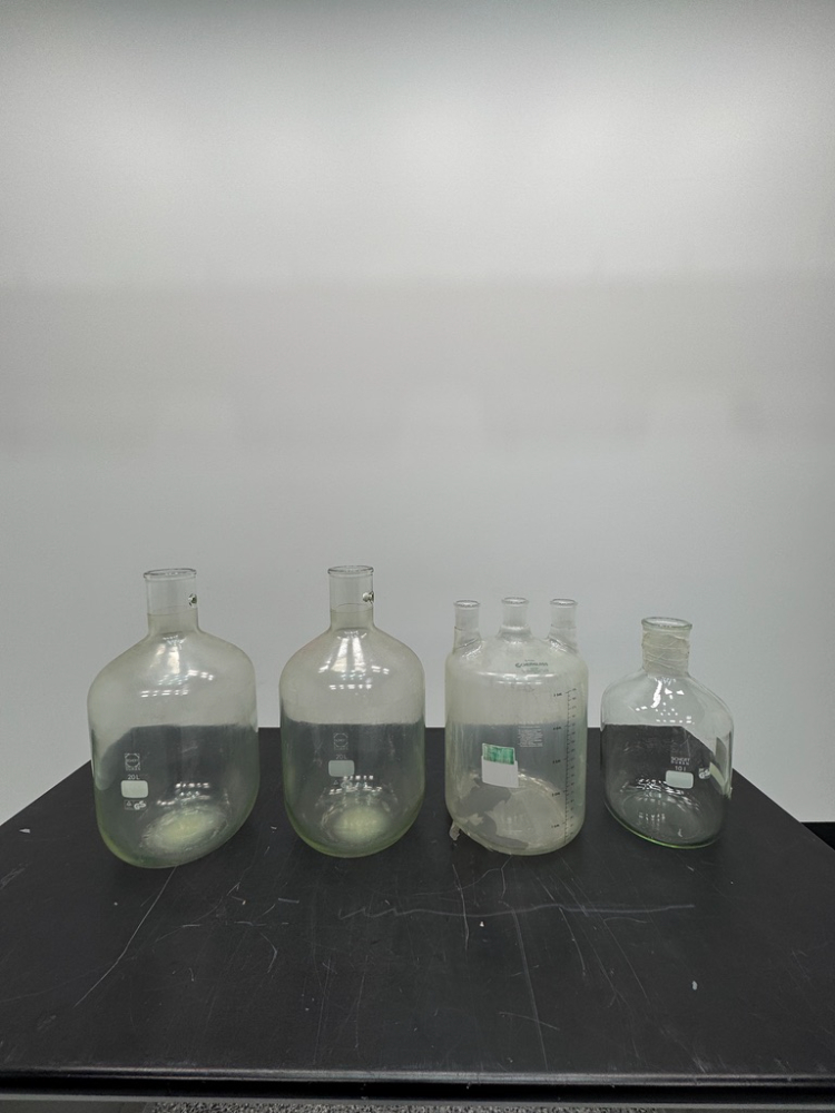 Image of Pyrex Solution Bottles Quantity 18